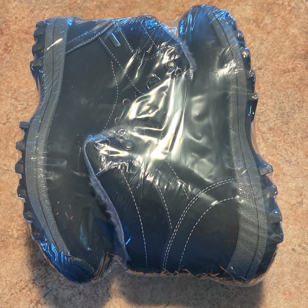 Quatchi mens boots.  Size 6.5